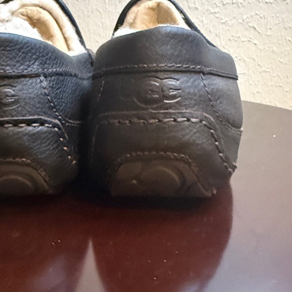 UGG Men's Dark Brown Loafers with Cream Lining - Picture 9 of 9